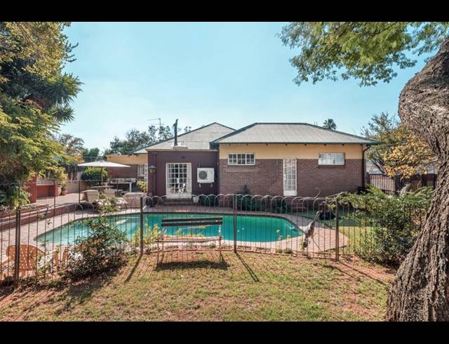 4 BEDROOM HOUSE FOR SALE IN SOUTH KENSINGTON